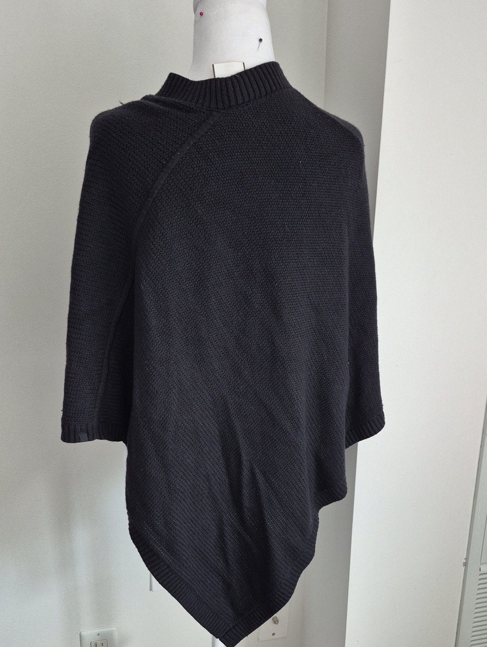 lululemon athletica On The Go Poncho In Black - Picture 4 of 6